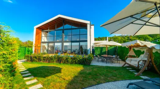 Sapanca Yüksek Tavanlı, Özel Havuzlu Manzaralı Villa | GV103