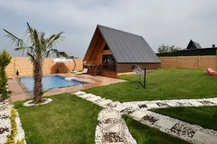 Tam Müstakil Geniş Bahçeli, Havuzlu ve Jakuzili 4 Kişilik Bungalov | GV115